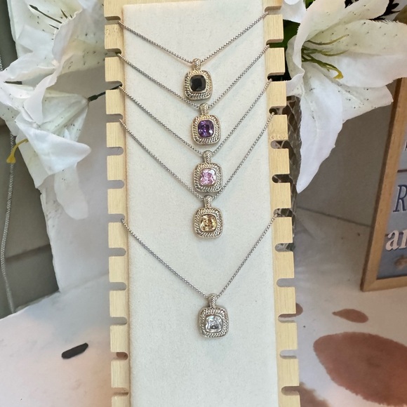 CLOVER NECKLACE - Picture 9 of 14